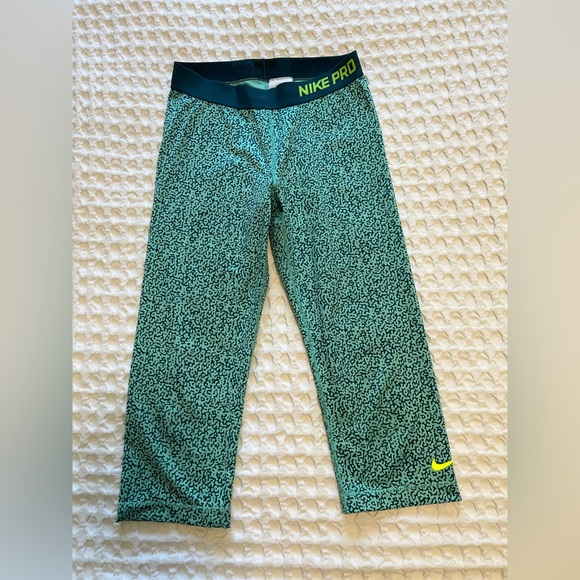 Nike Pro Blue Capri Leggings - Picture 2 of 8